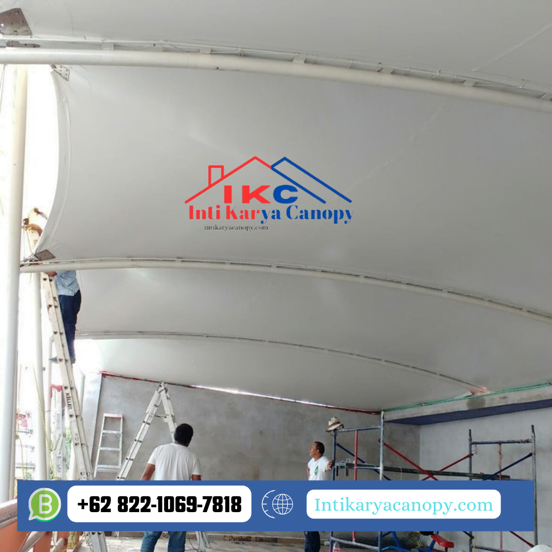 Proses Pemasangan Kanopi Tenda Membran untuk Parkiran